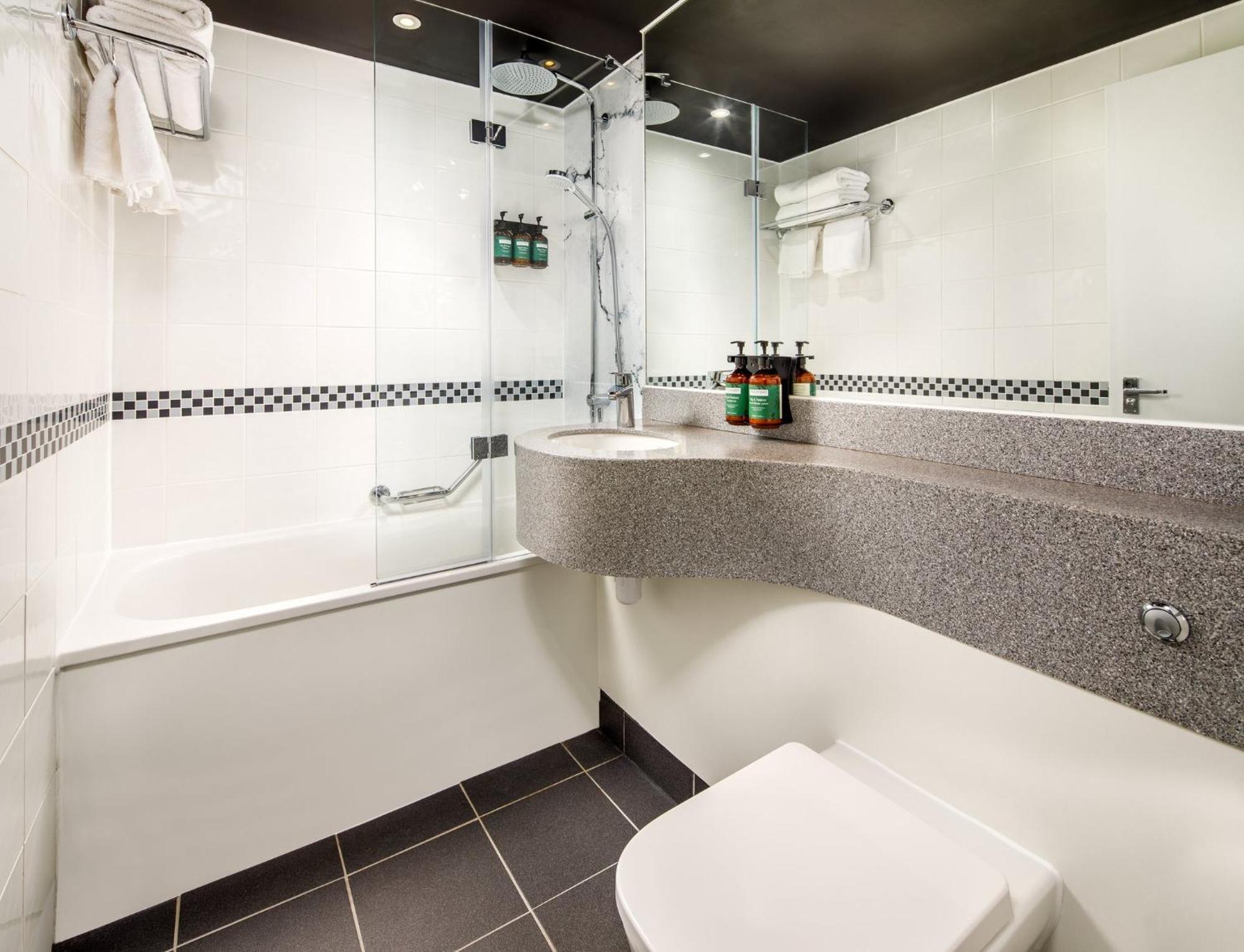 Crowne Plaza Manchester Airport By Ihg Hale  Exterior foto
